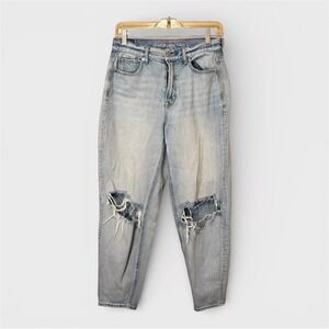 American Eagle High Waisted Mom Jeans Light Wash Distressed grunge sleaze Size 4